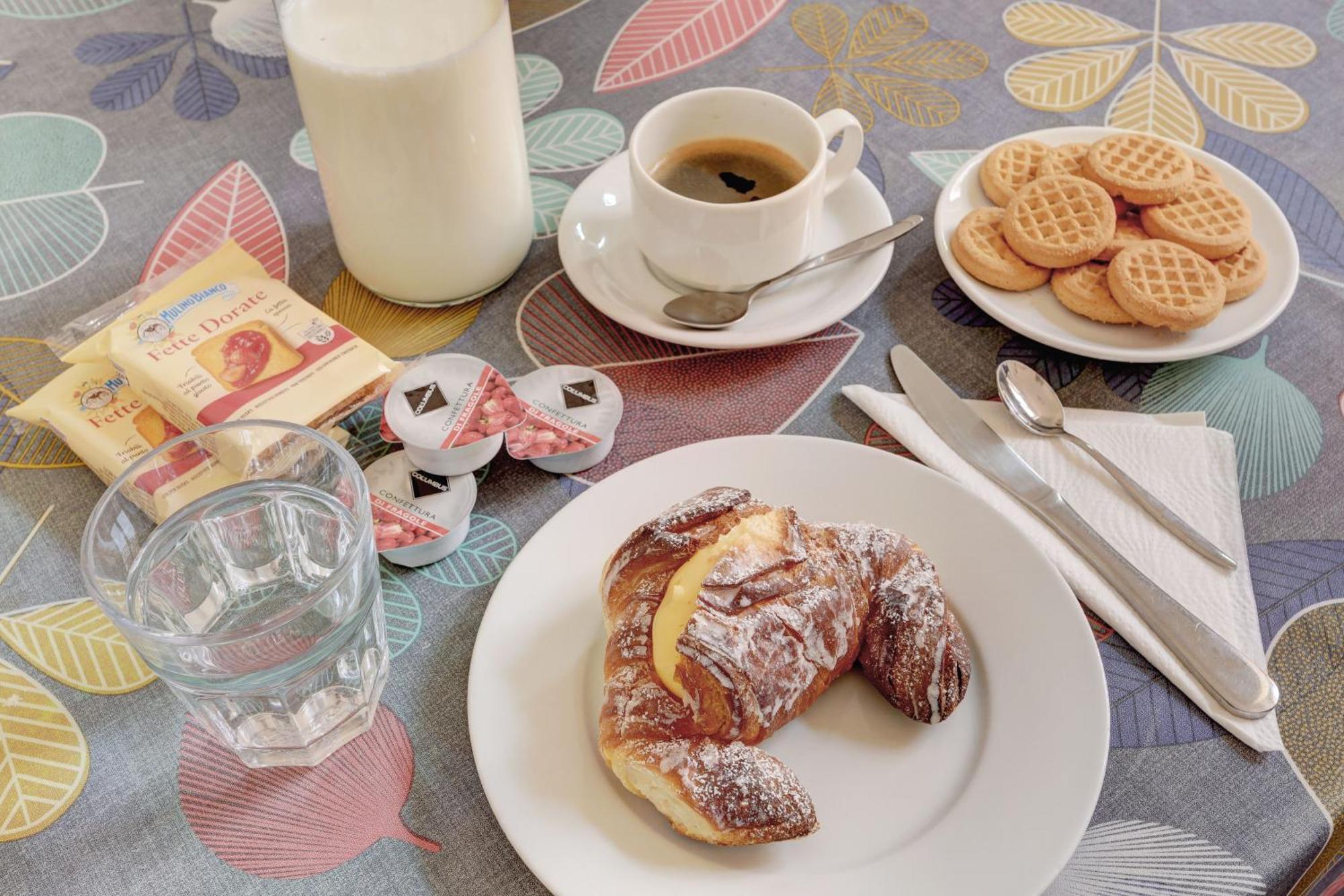 Bed and Breakfast Claudia House Roma Termini Екстер'єр фото