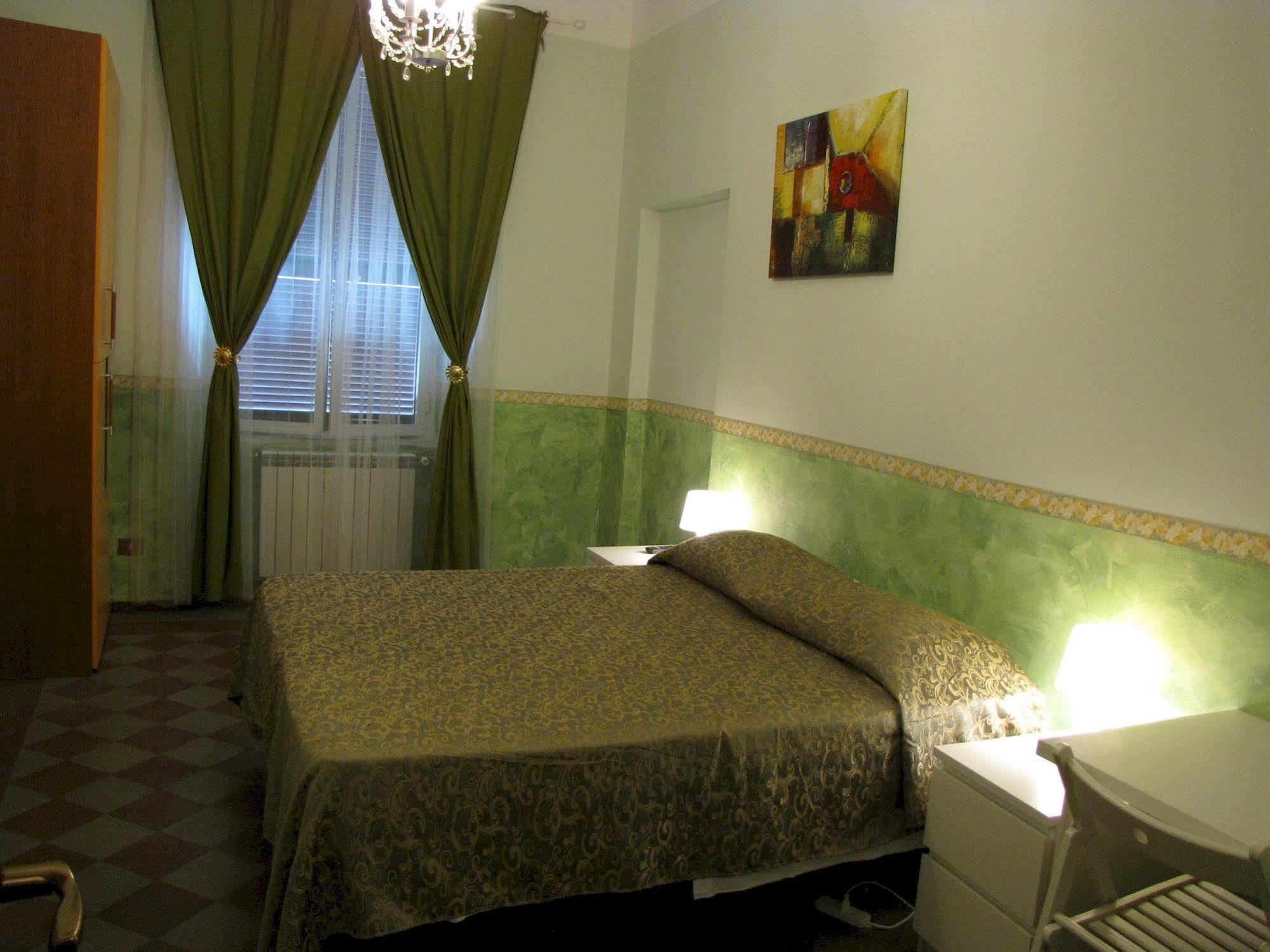 Bed and Breakfast Claudia House Roma Termini Екстер'єр фото
