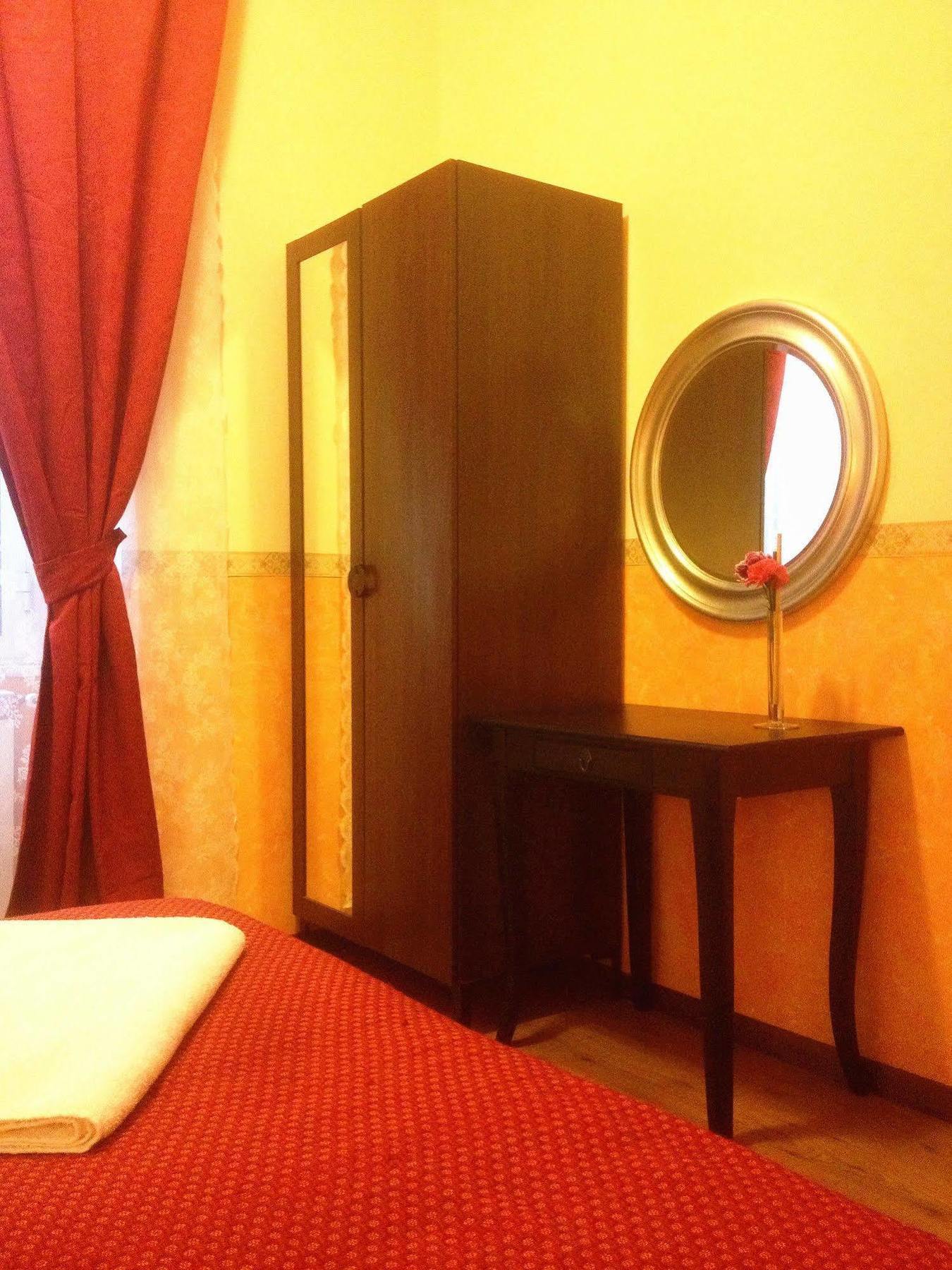 Bed and Breakfast Claudia House Roma Termini Екстер'єр фото